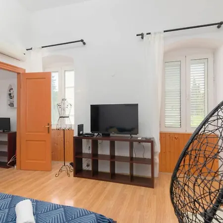 Leones Apartamento